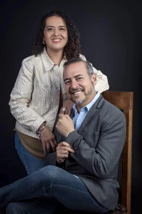 Ps Ofir Peña y Ps Tere Guillén, equipo pastoral del seminario